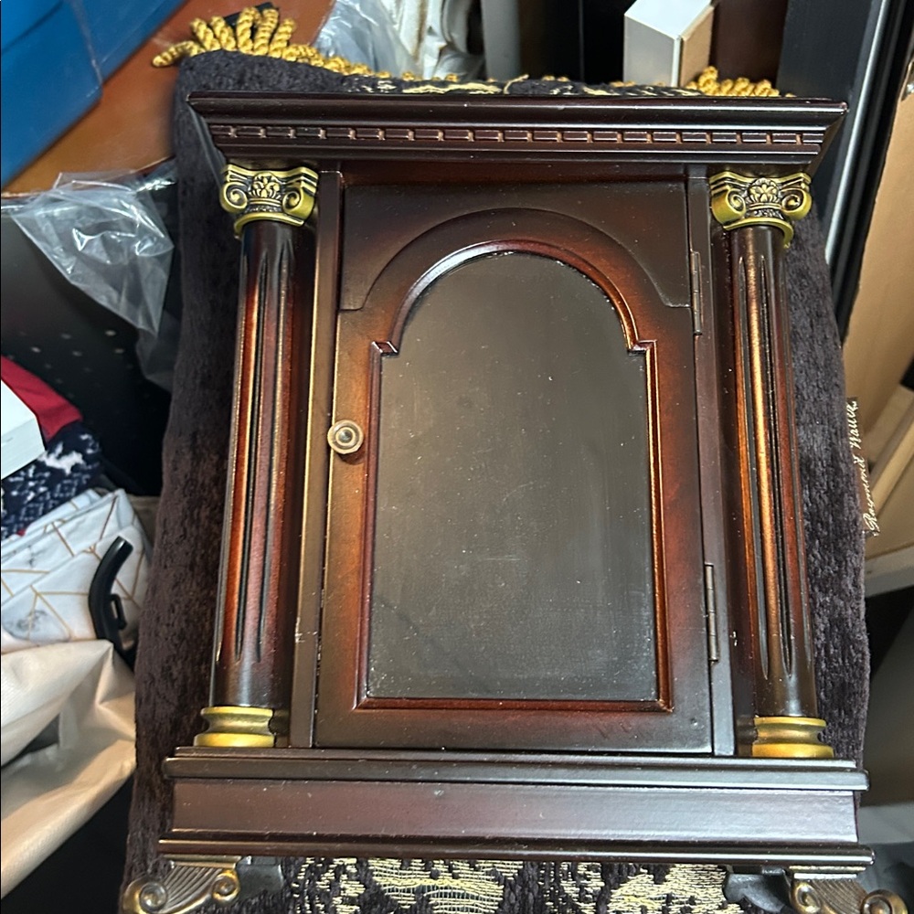 Bombay Mahogany Finish Decorative Piece